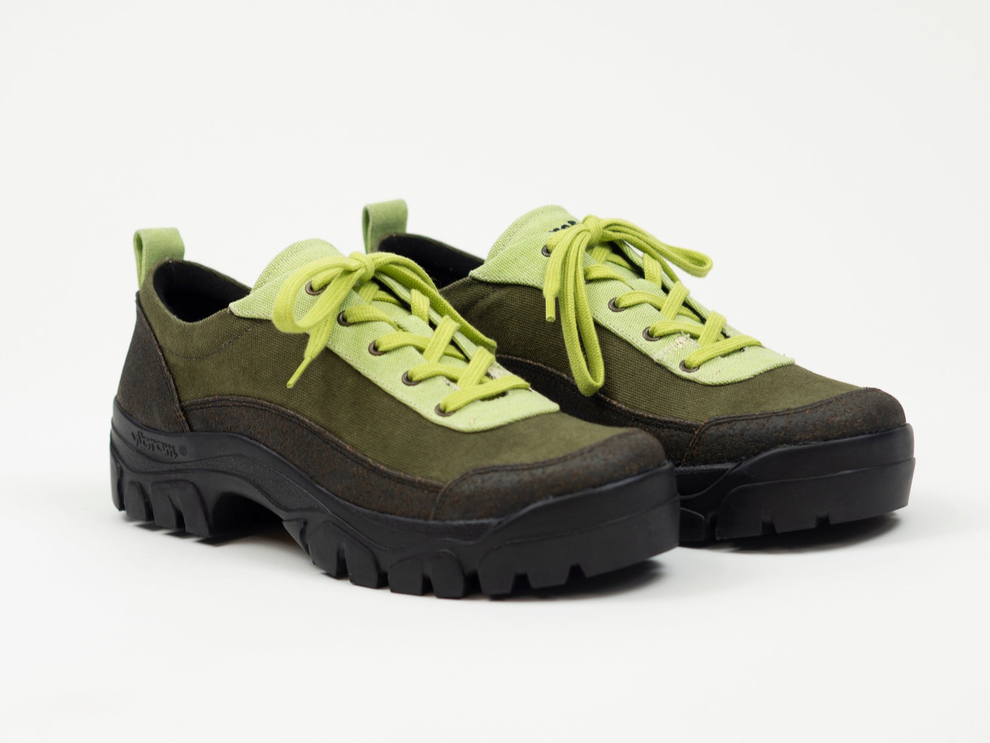 Dharma Palmera™ Pine